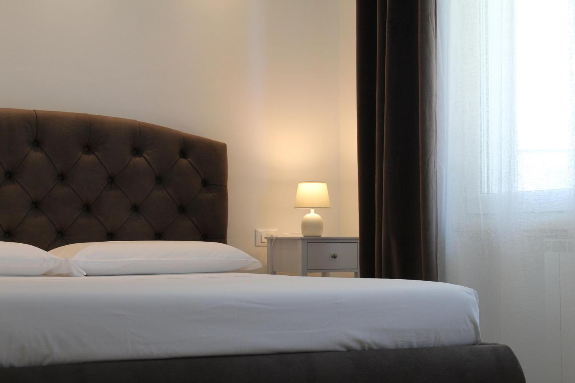 Villa Forte Salvi - Rooms Peschiera del Garda Esterno foto