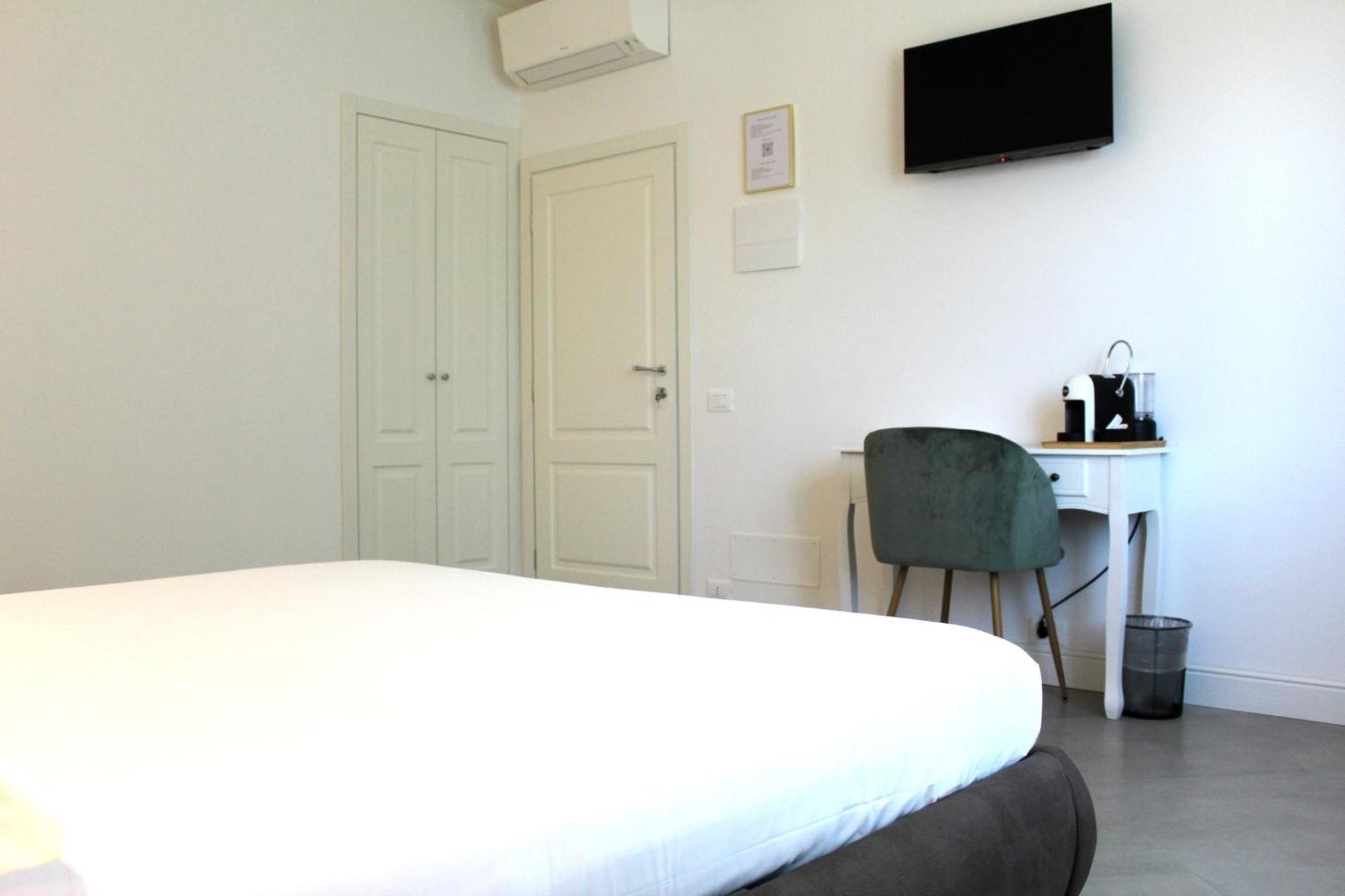 Villa Forte Salvi - Rooms Peschiera del Garda Esterno foto